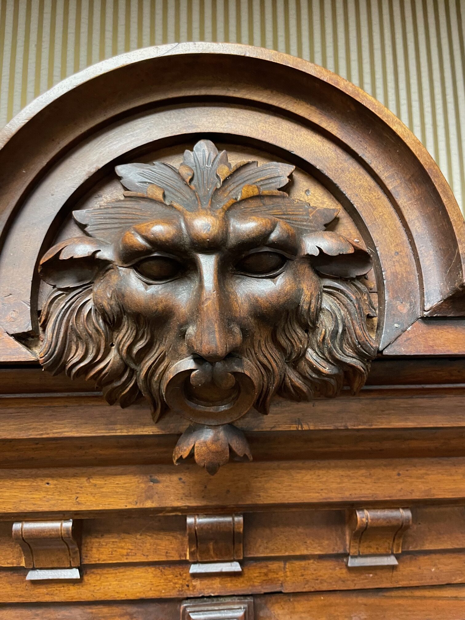 Antikvarinė +/- 1880 m. ąžuolinė vitrina, aukštis 248cm, ilgis 260cm, France