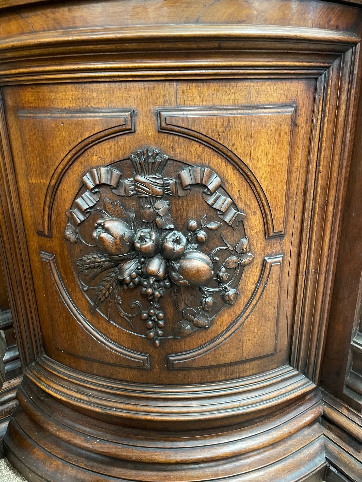 Antikvarinė +/- 1880 m. ąžuolinė vitrina, aukštis 248cm, ilgis 260cm, France